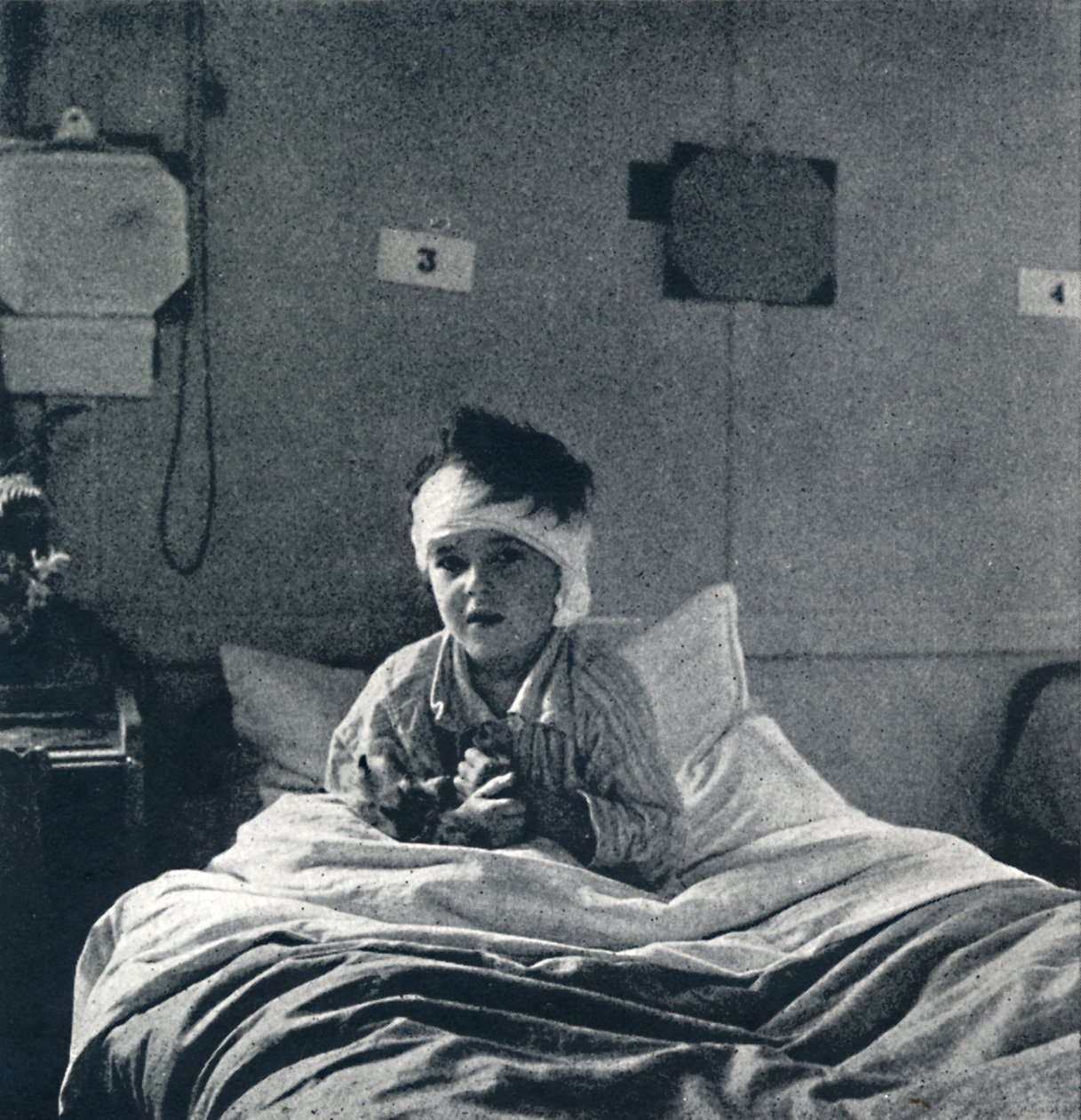 Un niño pequeño que respira ligeramente y siente su vida en cada miembro, ¿qué debería saber? de Cecil Beaton
