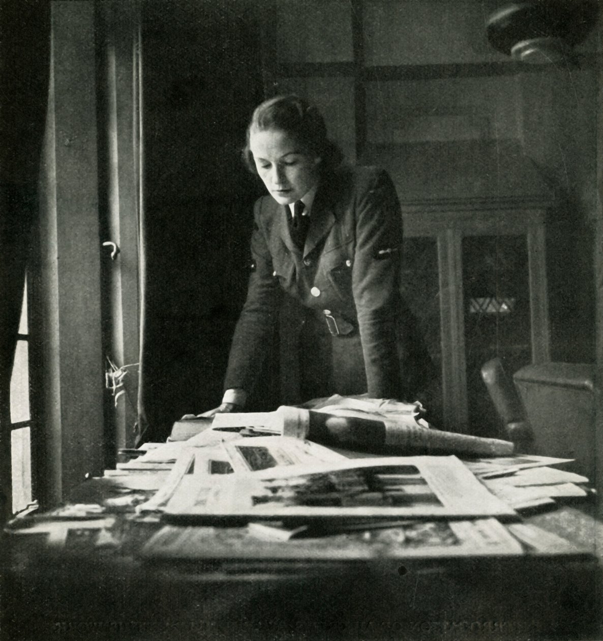 En la sala de lectura, c1943 de Cecil Beaton