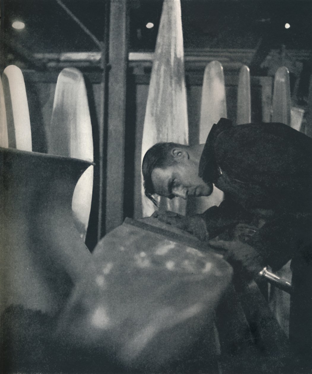 Midiendo las palas de la hélice de Cecil Beaton