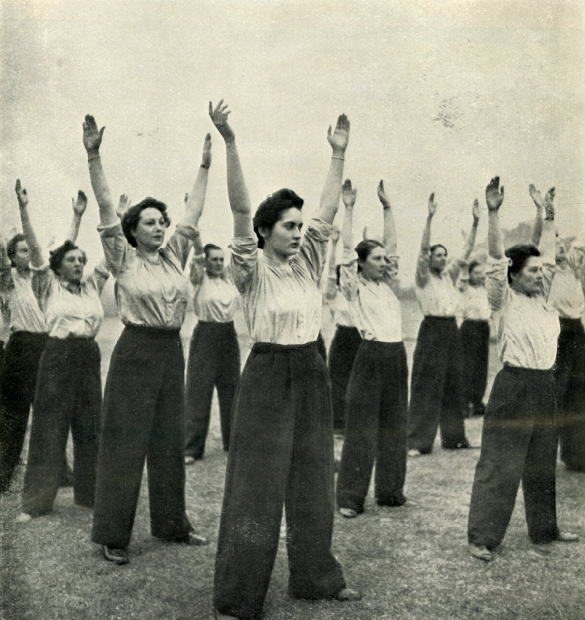 Entrenamiento físico en un Depósito de Reclutas, c1943 de Cecil Beaton