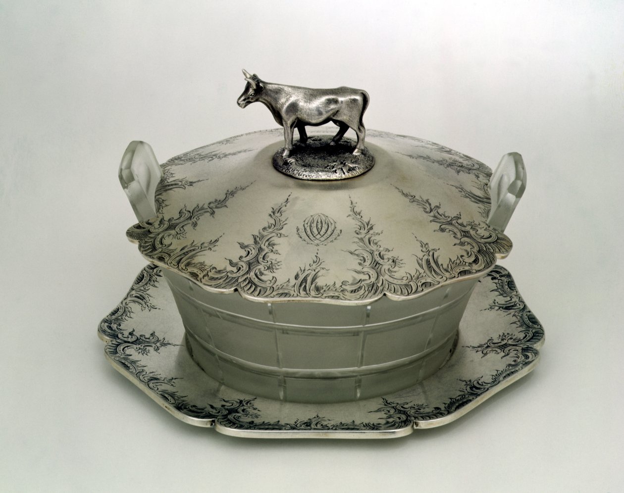 Plato de mantequilla con base de vidrio esmerilado de Charles and George Fox