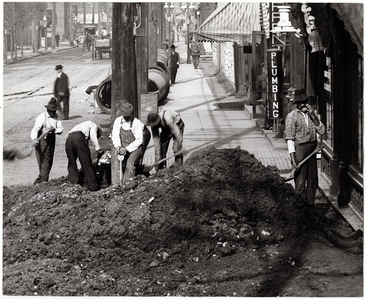 Cerdos sueltos en la calle en Thirteenth y Market Streets de Charles Clement Holt