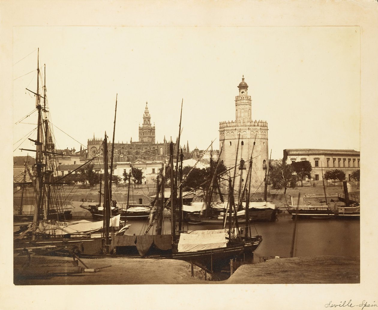 Catedral, Torre del Oro y Río Guadalquivir, Sevilla de Charles Clifford