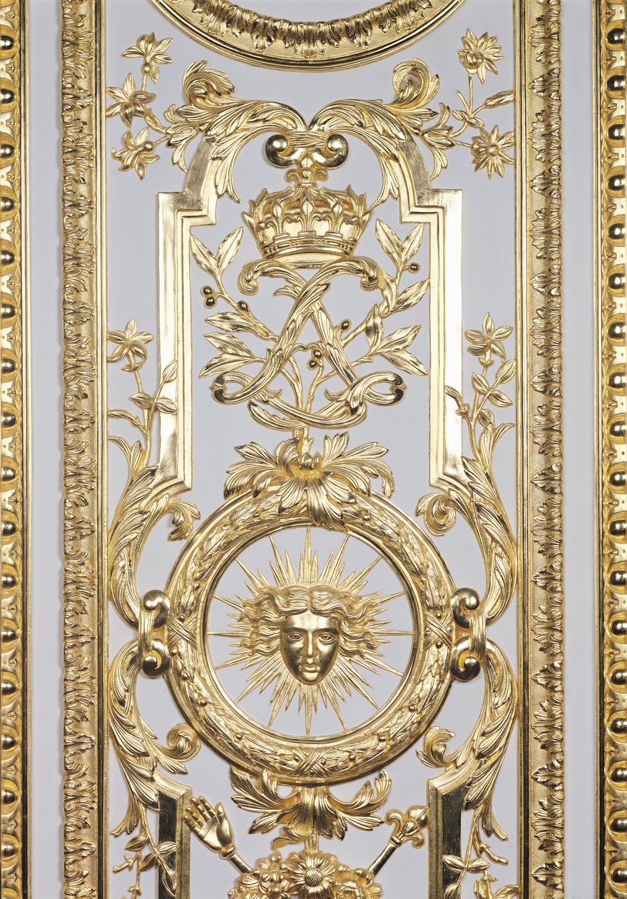 Detalle de paneles que representan la corona y el monograma de Luis XIV y el sol, del Salón de Venus de Charles Le Brun
