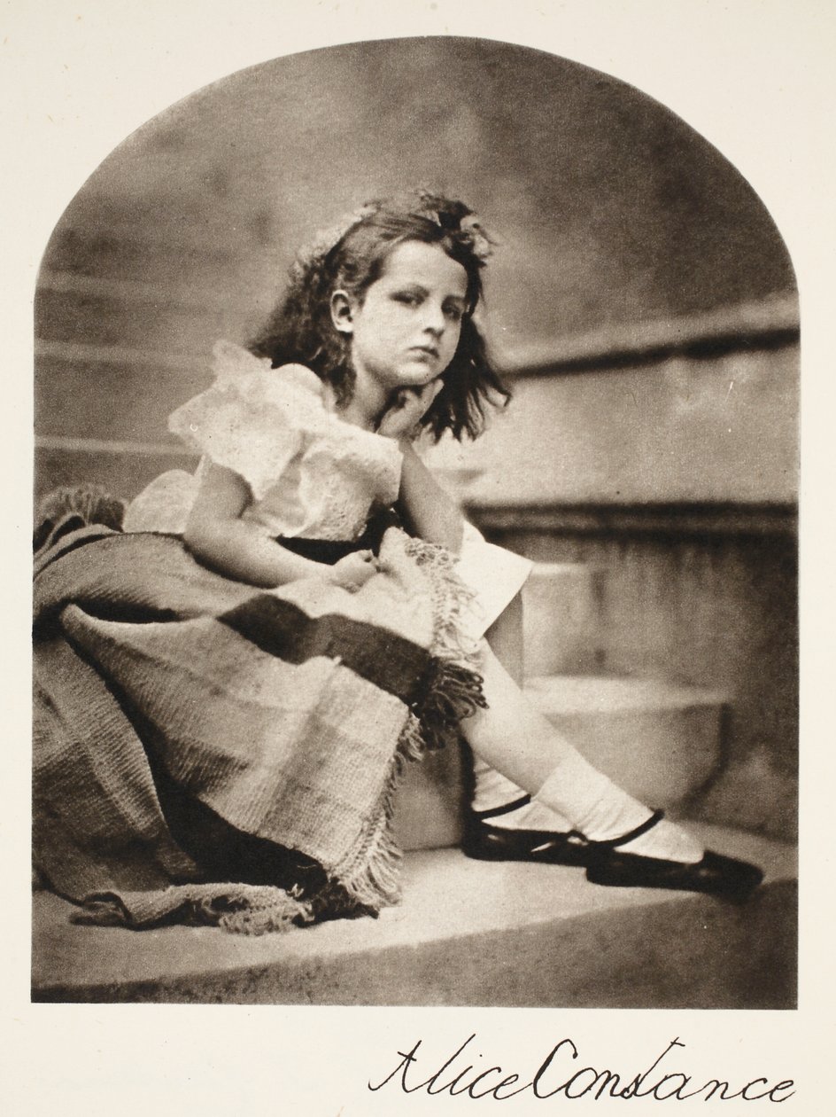 Alice Constance Westmacott, 9 de julio de 1864 (foto sepia) de Charles Lutwidge Dodgson