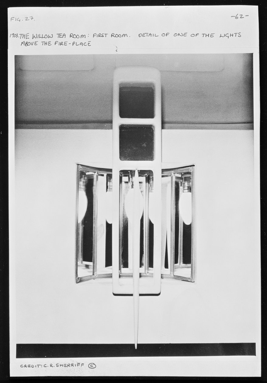Lámpara sobre la chimenea en el Willow Tea Room, Glasgow (reconstrucción) de Charles Rennie Mackintosh