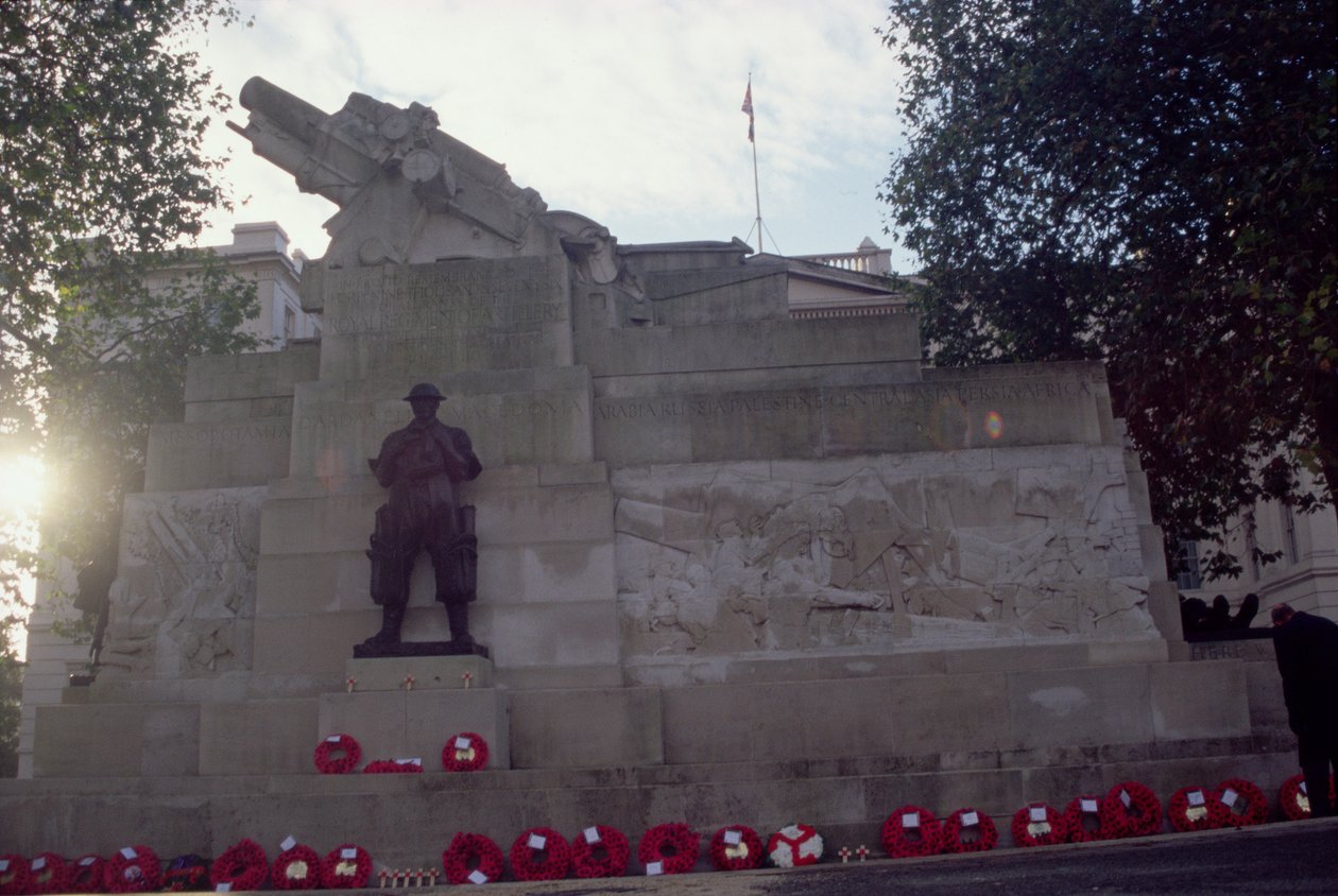 Vista lateral del Memorial de la Artillería Real 1914-18, 1925 de Charles Sergeant Jagger