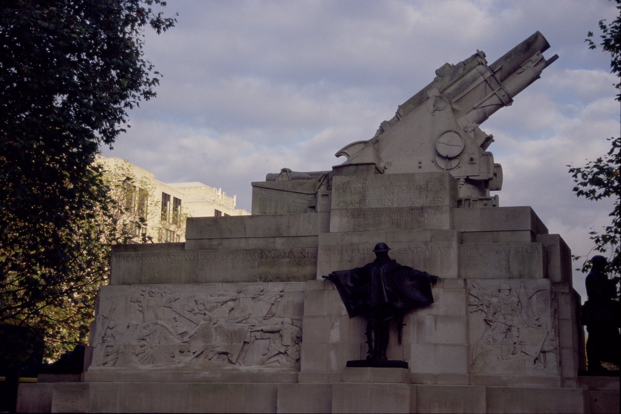 Vista lateral del Monumento de Artillería Real 1914-18, 1925 de Charles Sergeant Jagger