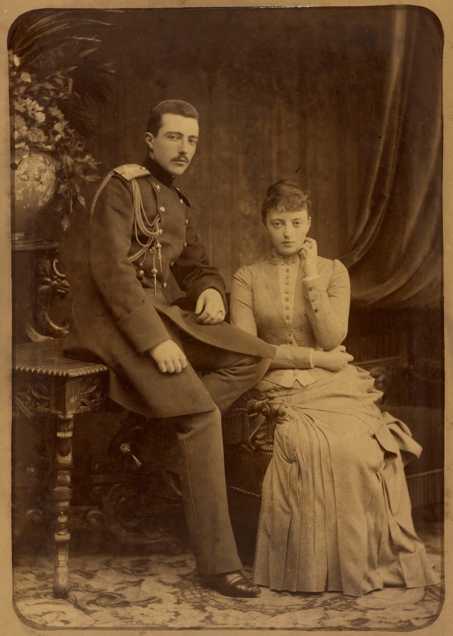 Michel Mikhailovitch de Russie et Anastasia Mikhailovna de Russie - Gran Duque Michael Mikhailovich de Rusia y Gran Duquesa Anastasia Mikhailovna de Rusia, por Bergamasco, Charles (Karl) (1830-1896). Foto en albúmina, c. 1880. Película y fotografía estatal de Charles Bergamasco