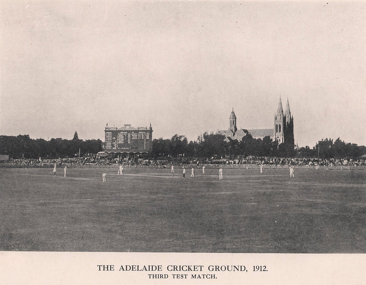 El campo de cricket de Adelaide, tercer partido de prueba entre Australia e Inglaterra, 1912 de Charles Alfred Petts