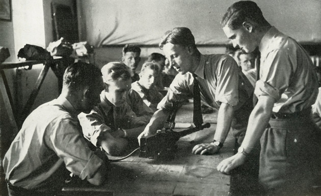 Personal de la RAF aprendiendo sobre armas, 1941 de Charles Brown