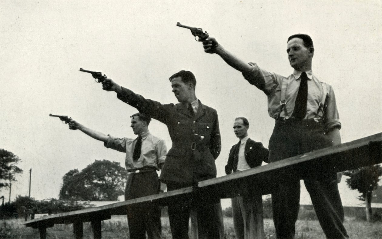 Práctica de revólver en la Escuela de Entrenamiento de Vuelo Elemental, 1941 de Charles Brown