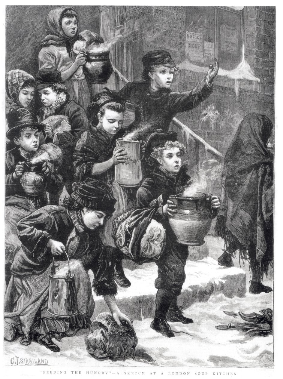 Alimentando a los hambrientos, una cocina de sopa en Londres, 1880 de Charles J. Staniland