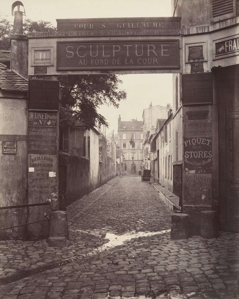 Cour Saint-Guillaume, ca. 1865 de Charles Marville