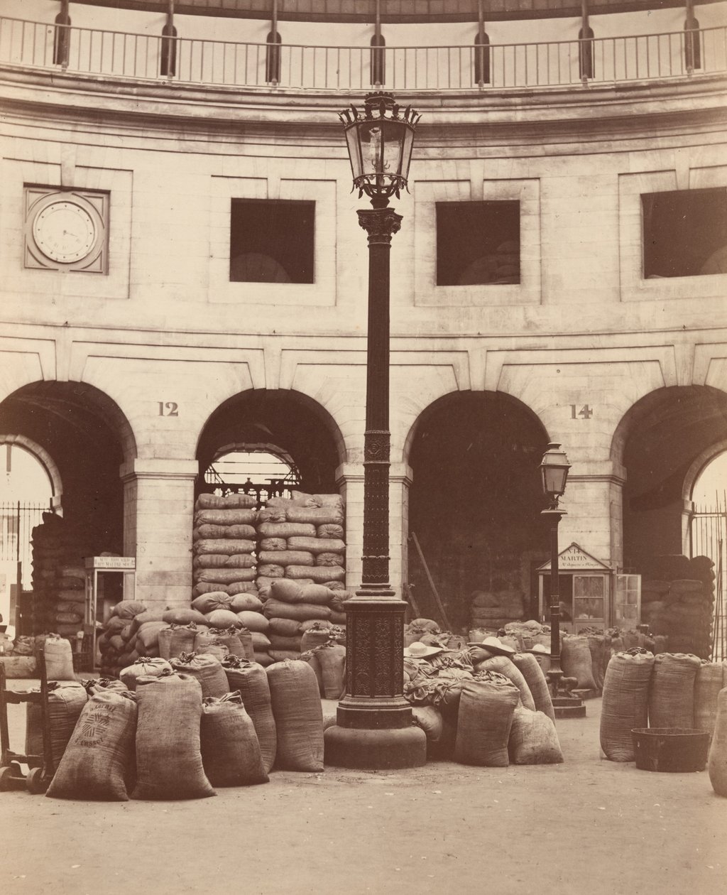 Mercado de trigo (interior) de Charles Marville
