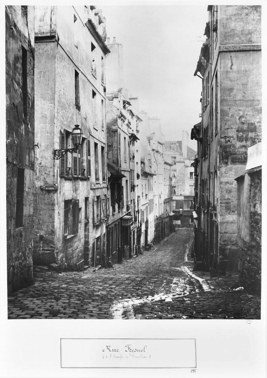 Rue Fresnel, desde el callejón sin salida de Versalles, París, 1858-78 de Charles Marville