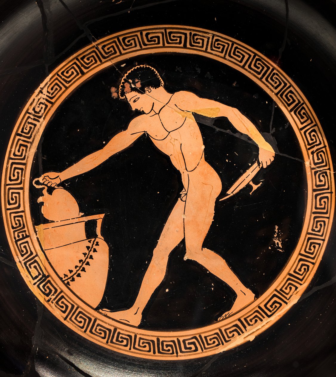 Taza: niño preparándose para dibujar el líquido dionisíaco (Cerámica con figuras rojas, reflejos rojo oscuro) de Charles Meynier