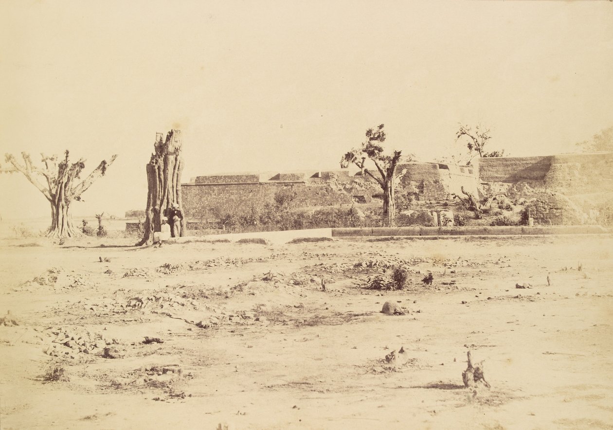 [Paisaje yermo con una fortaleza sin identificar, Delhi]. de Charles Moravia