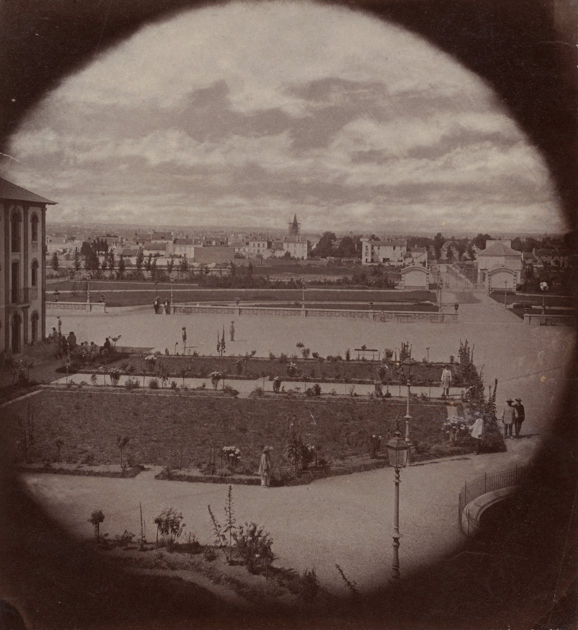 Asile impériale de Vincennes, vue de Charenton, 1858-59 de Charles Nègre