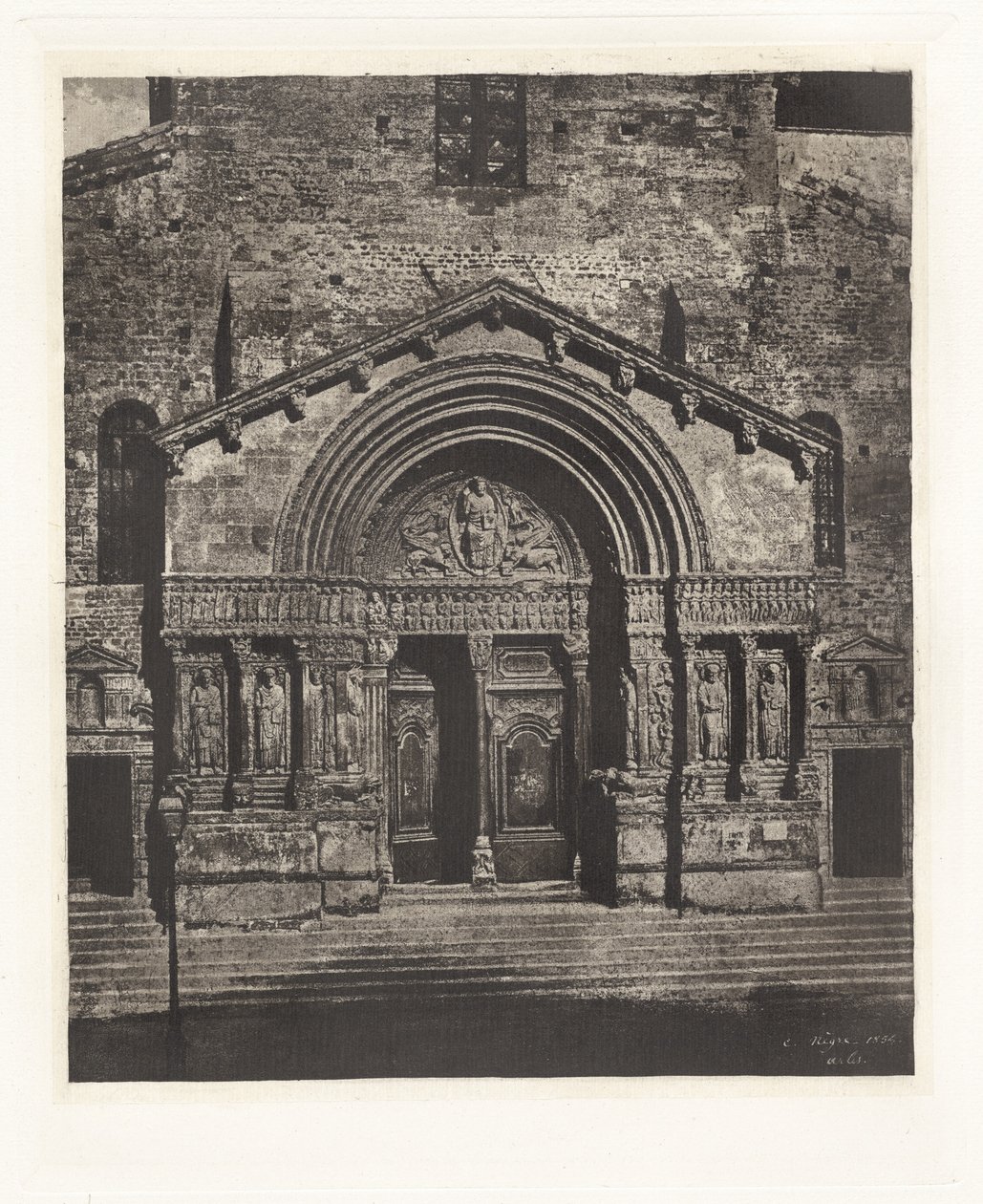 Plancha VI – Entrada de Saint Trophime de Arles de Charles Nègre, André Jammes