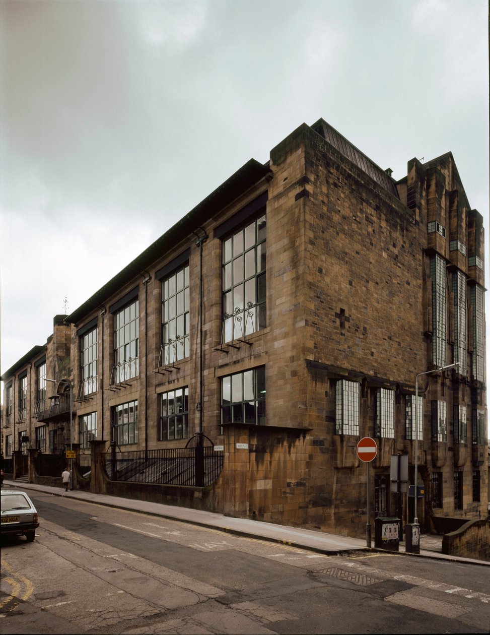 Vista de la Escuela de Bellas Artes diseñada por el arquitecto Charles Rennie Mackintosh de Charles Rennie Mackintosh