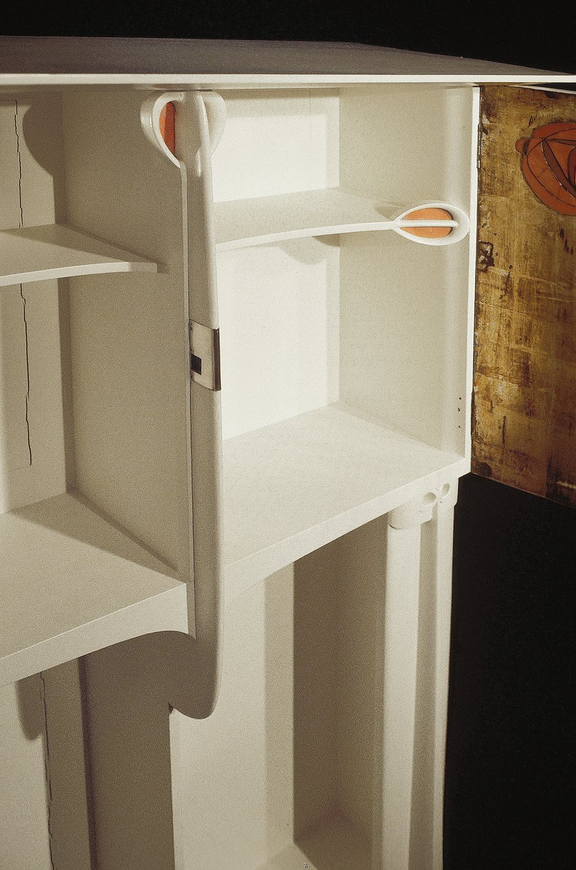 Gabinete blanco diseñado para la Sra. Rowat, 1902 de Charles Rennie Mackintosh