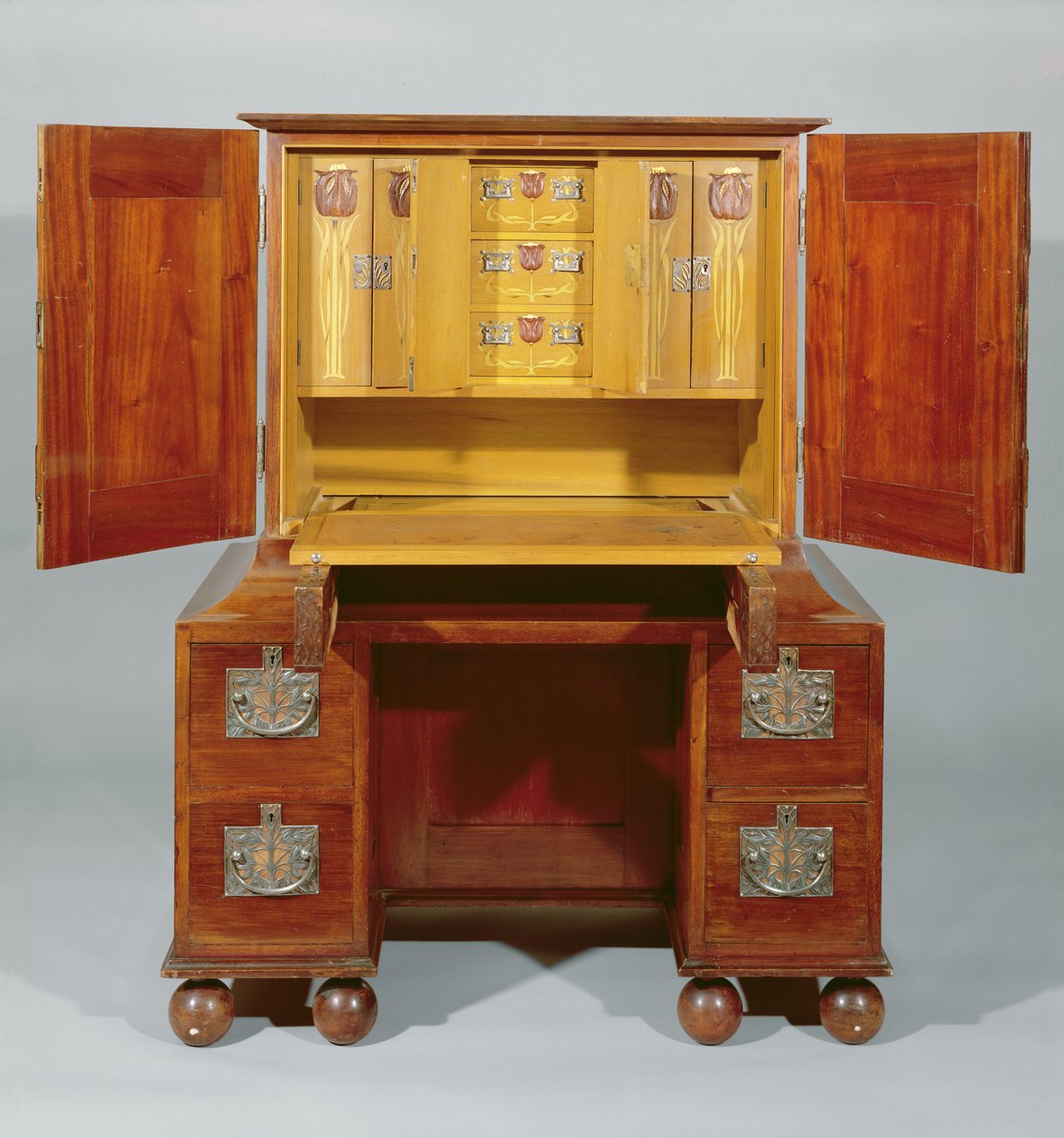 Gabinete - vista frontal abierta, 1898 de Charles Robert Ashbee