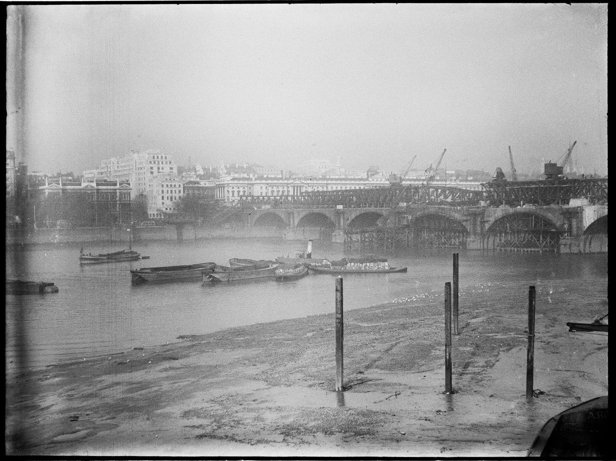Demolición del puente de Waterloo, Ciudad de Westminster, Autoridad del Gran Londres, 1936 de Charles William Prickett
