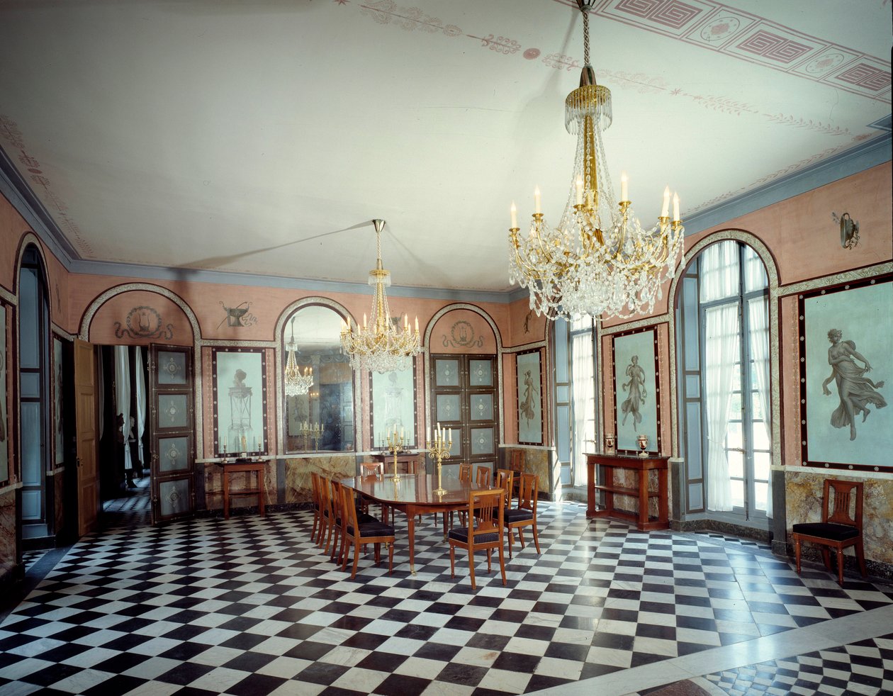 Vista del comedor del castillo de Malmaison, residencia del emperador Napoleón I (1769-1821), decorado por Charles Percier (1764-1838) y Pierre Francois Leonard Fontaine (1762-1853) 1800 de Charles and Fontaine Pierre Percier