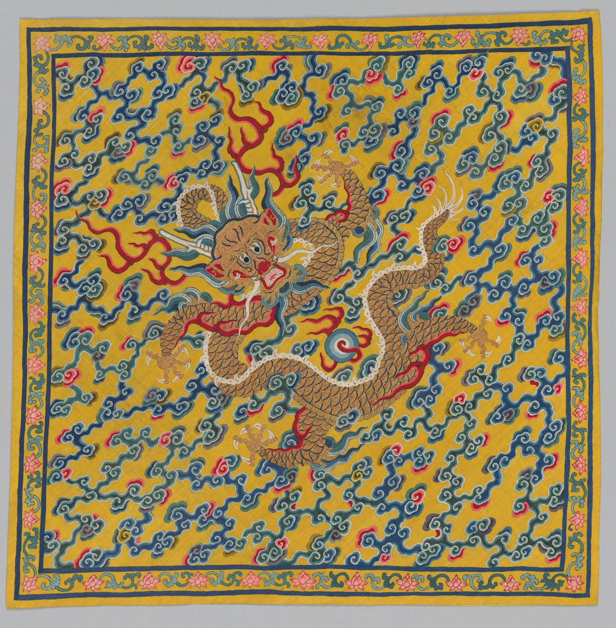 Envoltura para el Pergamino de Tapiz Mezcla de Agua Clara y Turbia en la Confluencia de los Ríos Jing y Wei de China, Qing dynasty