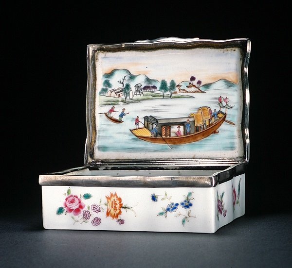Una caja de rapé mogol, Período Qianlong (1736-95) c.1760 de Chinese School