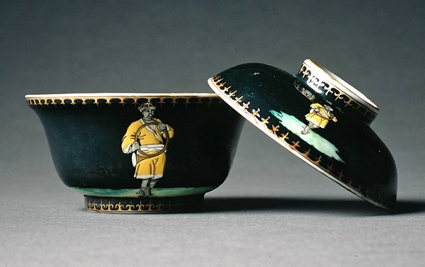 Un azucarero y tapa, Período Qianlong (1736-95) c.1740 de Chinese School