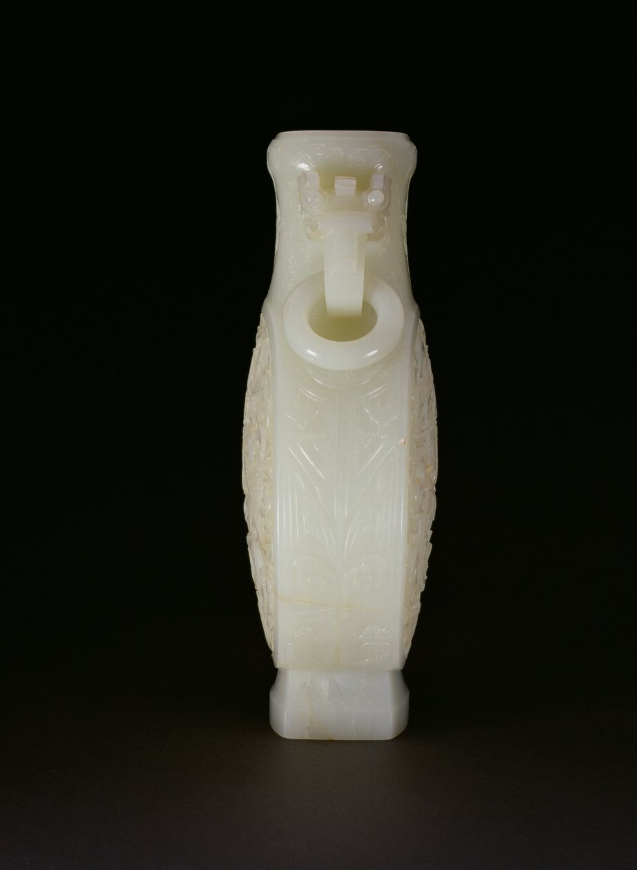 Frasco Lunar Imperial, Período Qianlong (1736-95) (jade) de Chinese School