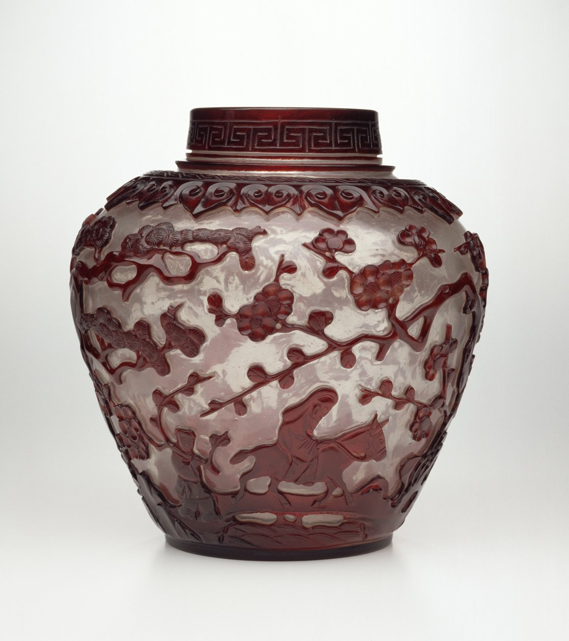 Jarra de Pekín tallada en dos colores, período Qianlong, 1736-95 de Chinese School