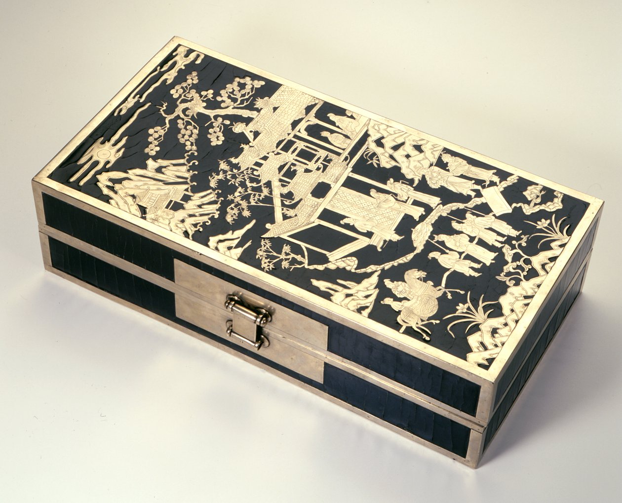 Caja de documentos o de matrimonio, con figuras en un paisaje montañoso, período Wan Li 1573-1619 de Chinese School Chinese School