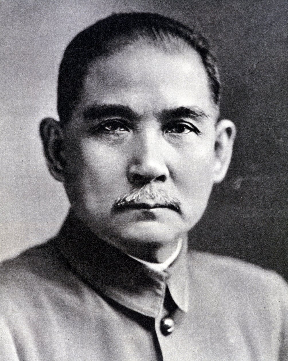 Retrato de Sun Yat-sen (1866-1925), revolucionario y estadista chino. de Chinese Photographer