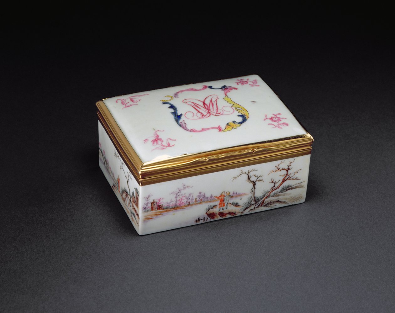 Una caja de rapé con monograma, Período Qianlong (1736-95) c.1750 (porcelana) de Chinese School