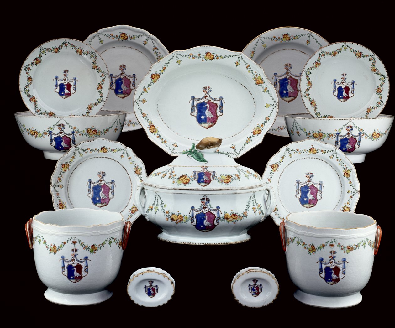 Servicio de cena armorial famille rose pintado con los escudos de Tranefelt de Suecia de Chinese School