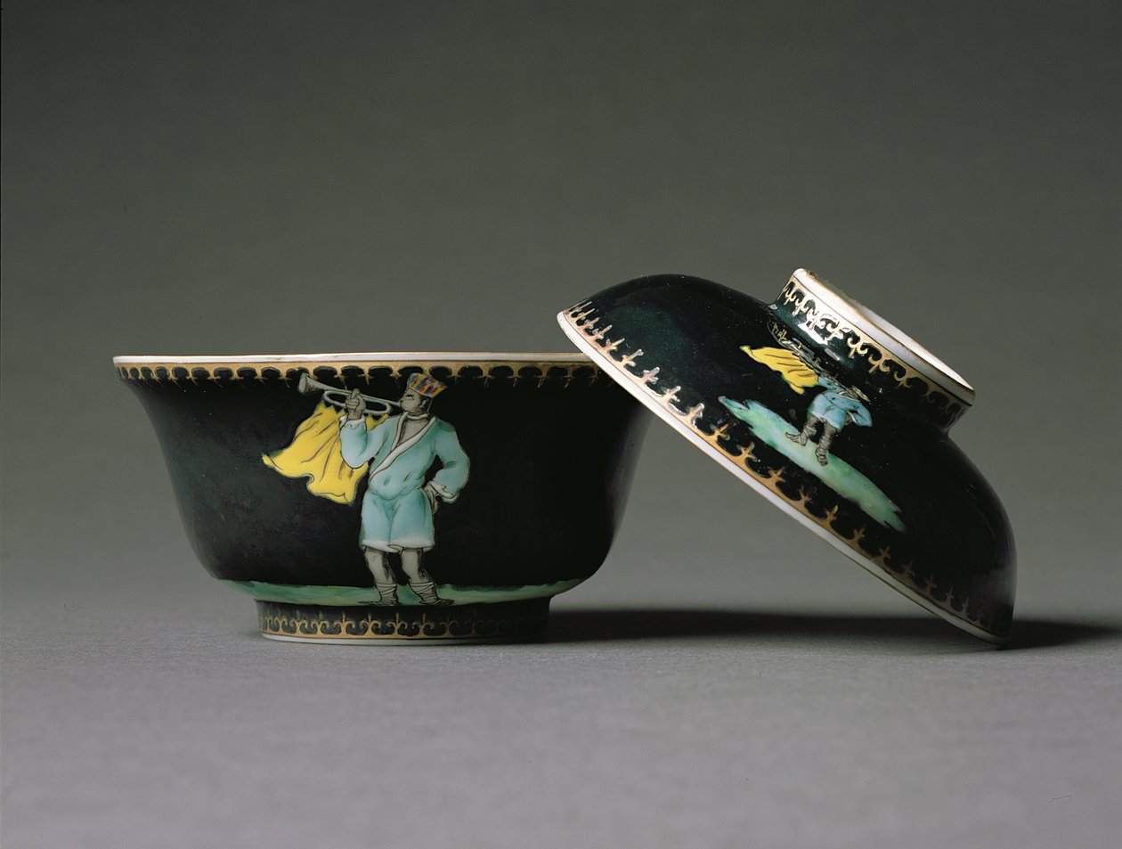 Un azucarero con tapa, Período Qianlong (1736-95) c.1740 (porcelana) de Chinese School
