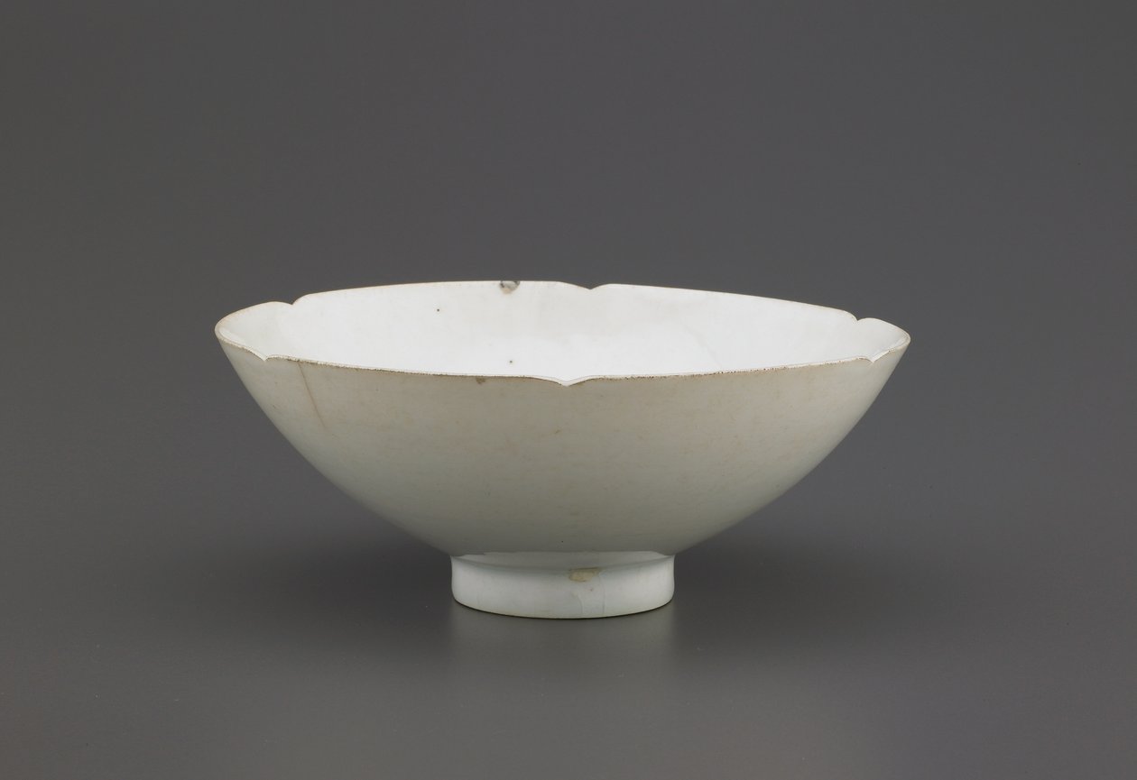Cuenco con borde dentado, Jingdezhen, provincia de Jiangzi, dinastía Song del Norte o Song del Sur de Chinese School