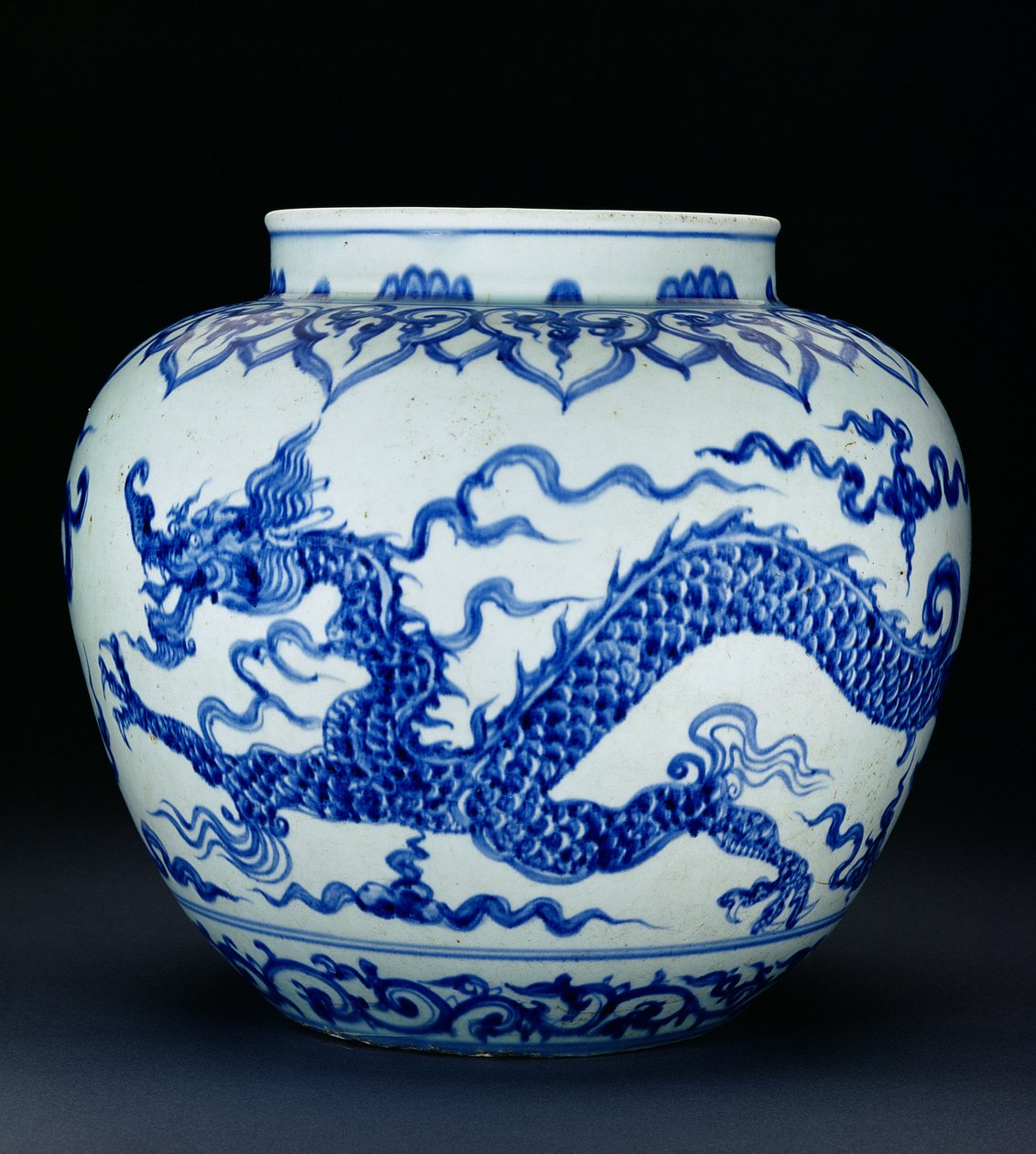 Jarra globular pintada con un dragón de Chinese School
