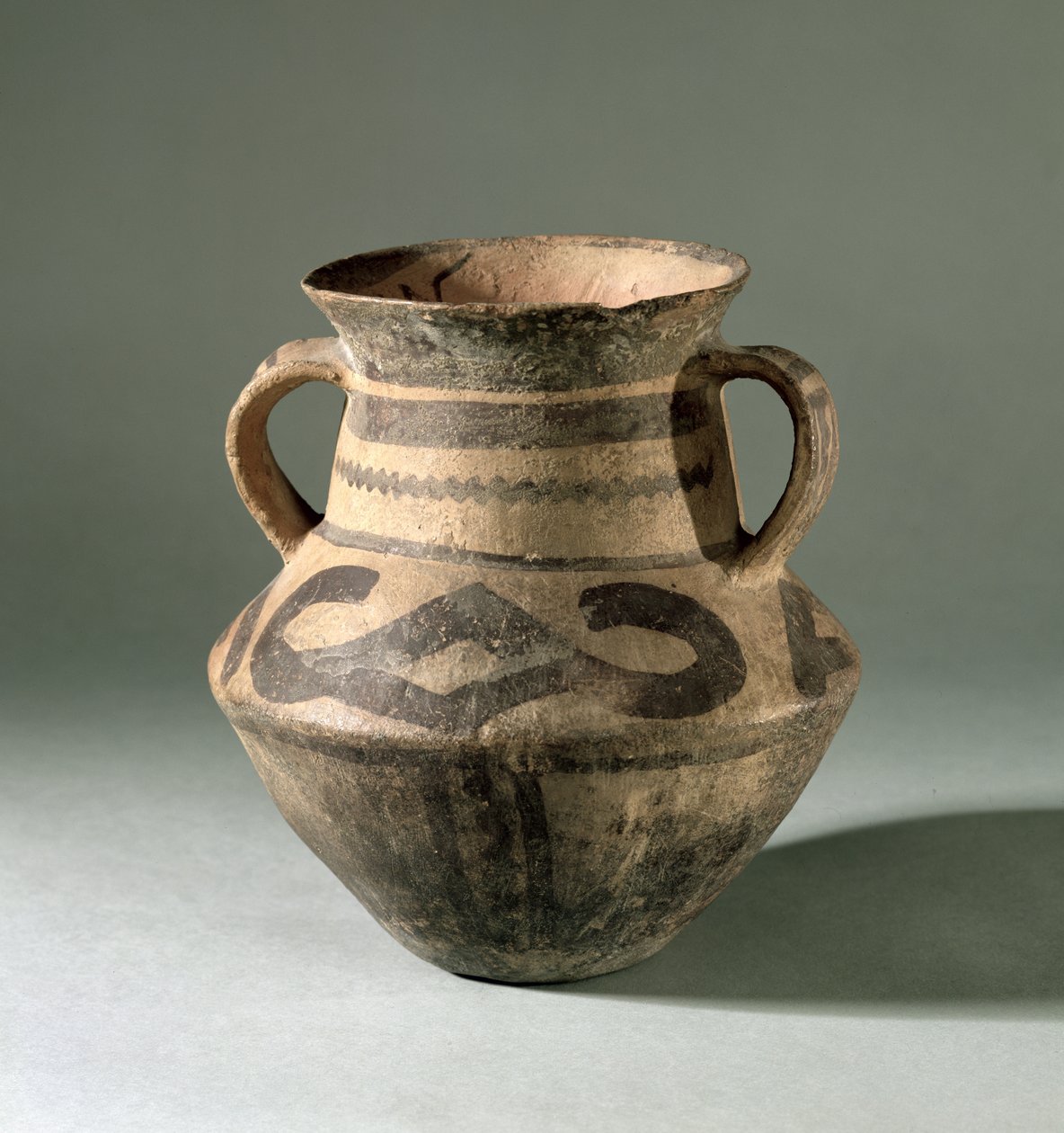 Jarra, de la Provincia de Gansu, c.1300-700 a.C. (arcilla) de Chinese School