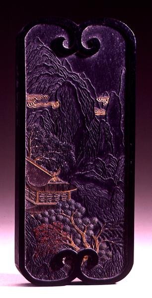 Pastilla de tinta rectangular con una escena de paisaje y un poema imperial en el reverso, marca y sello del taller familiar de Hu Kai-Wen, dinastía Ching 1644-1912, Hui-chou, Anhui, 1774 de Chinese School