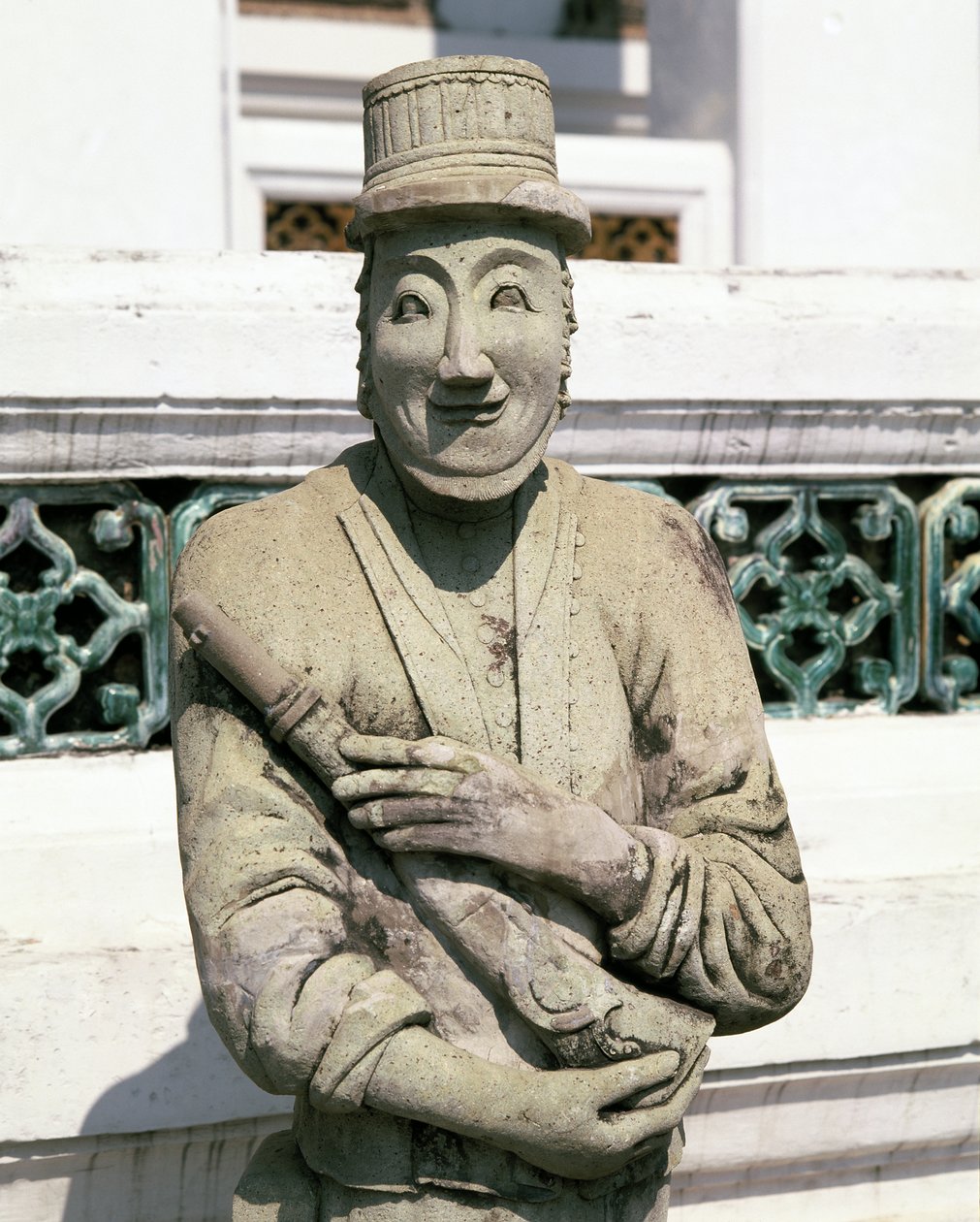 Estatua de un soldado europeo de Chinese School