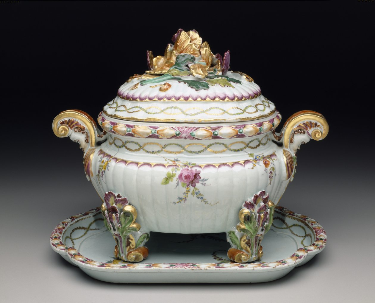 Sopera con Soporte, c.1775 de Chinese School