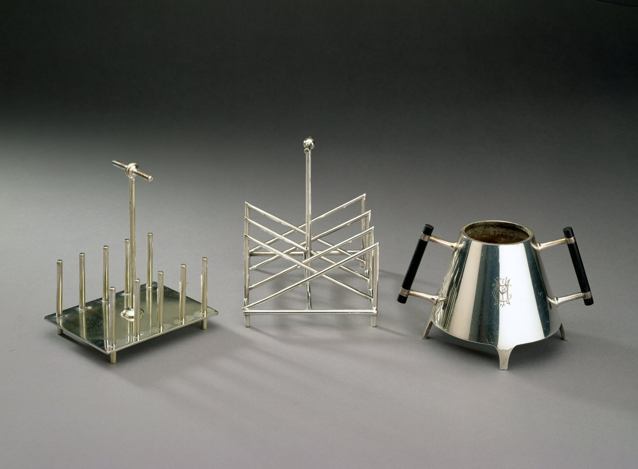 Rejilla para Tostadas con Soportes Verticales, fabricada por Hukin & Heath, 1878; Rejilla para Tostadas de Sección Triangular, fabricada por Elkington & Co., c.1875-88; Azucarero con Madera Ebonizada de Christopher Dresser