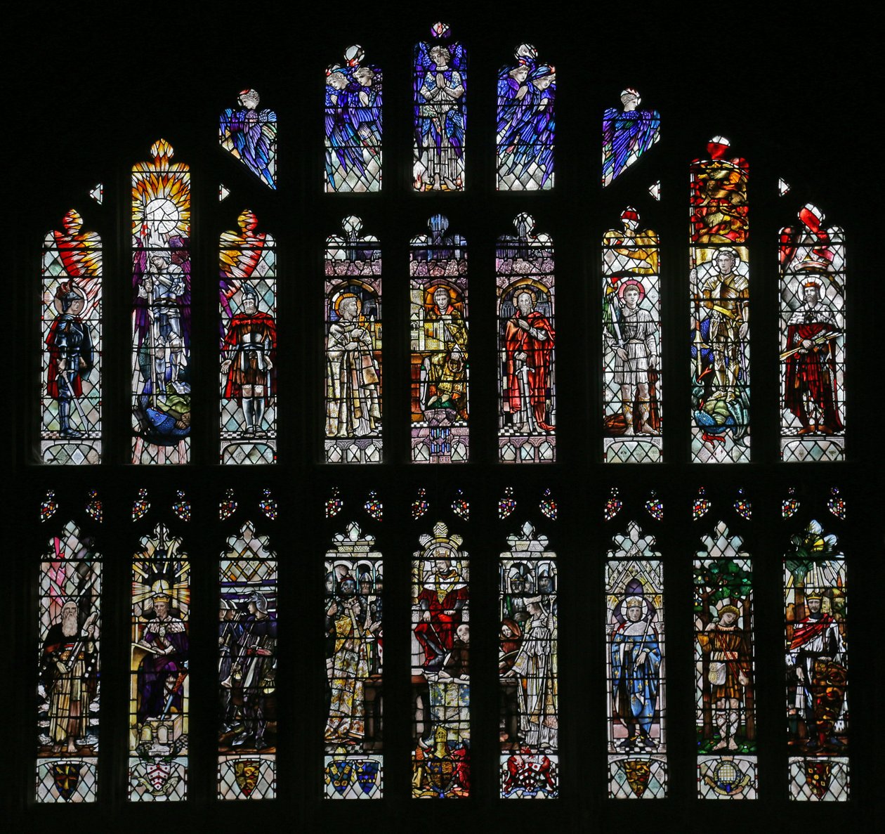 El Espíritu de Dios: ventana de la Sala Capitular por Christopher Whall de Christopher Whall