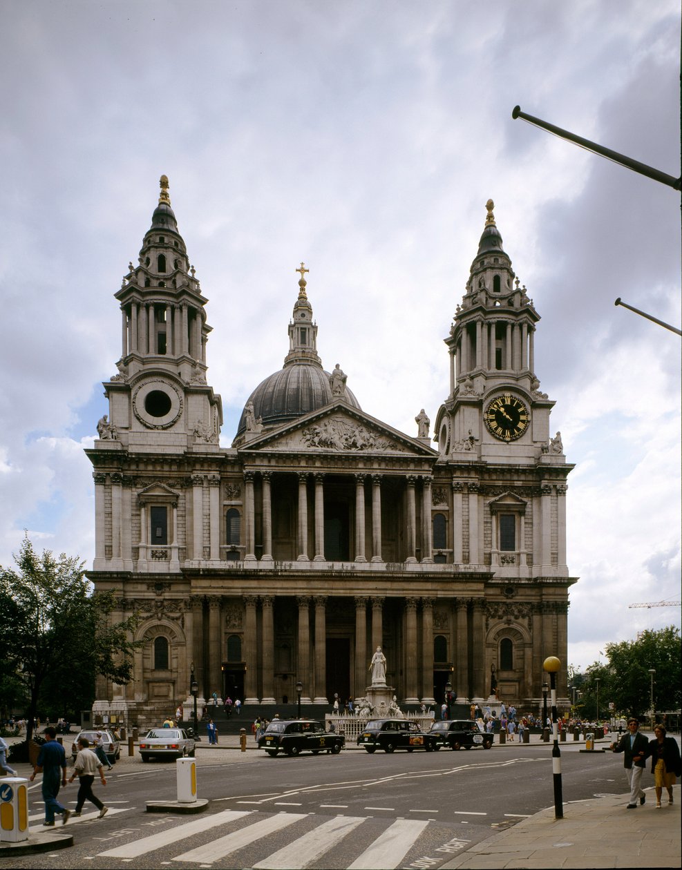Vista de la Catedral de San Pablo diseñada por el arquitecto Christopher Wren (1675-1710) Londres, Inglaterra de Christopher Wren