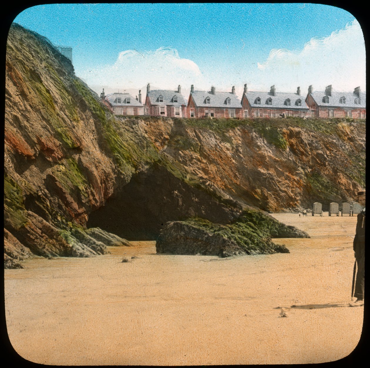 Playa y acantilados, Newquay, Cornwall, finales del siglo XIX o principios del siglo XX de Church Army Lantern Department