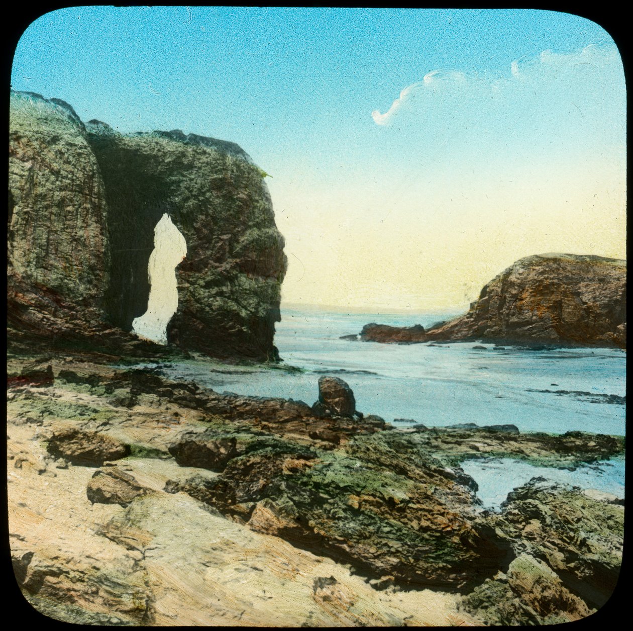 Arco de roca en la playa de Perran, Cornwall de Church Army Lantern Department